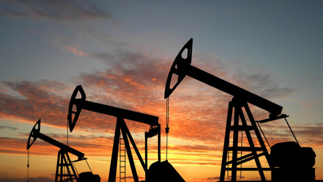 Petrol ABD stoklarındaki sürpriz artışla geriledi