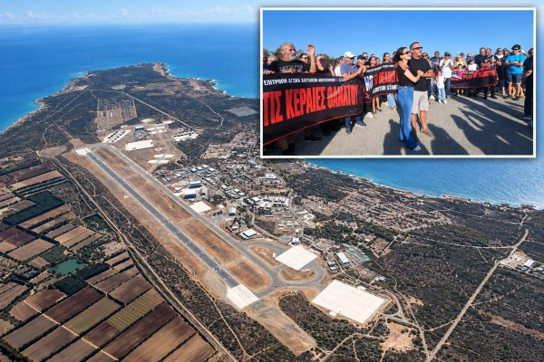 Akrotiri’de İngiliz üslerinin 68 yeni anten planına protesto